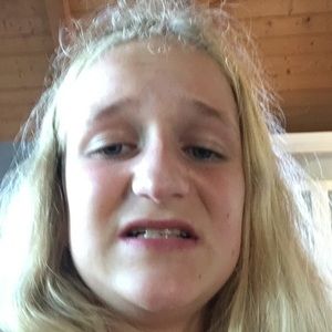 Meet your Posher, Chloe